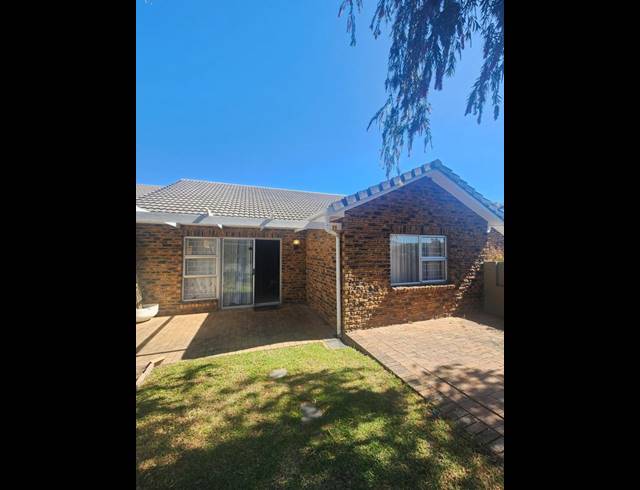 3 BEDROOM TOWNHOUSE FOR SALE IN TYGER VALLEY